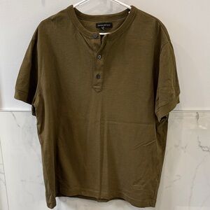 Banana Republic Men's Dark Green Short Sleeve Henley